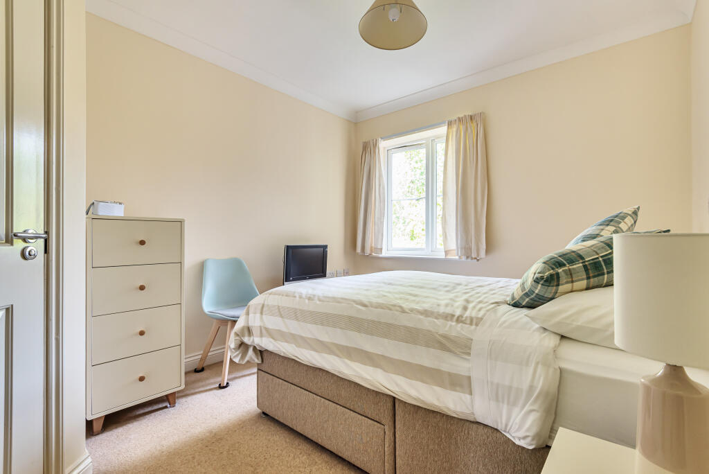 Apartment in Southampton - View 4