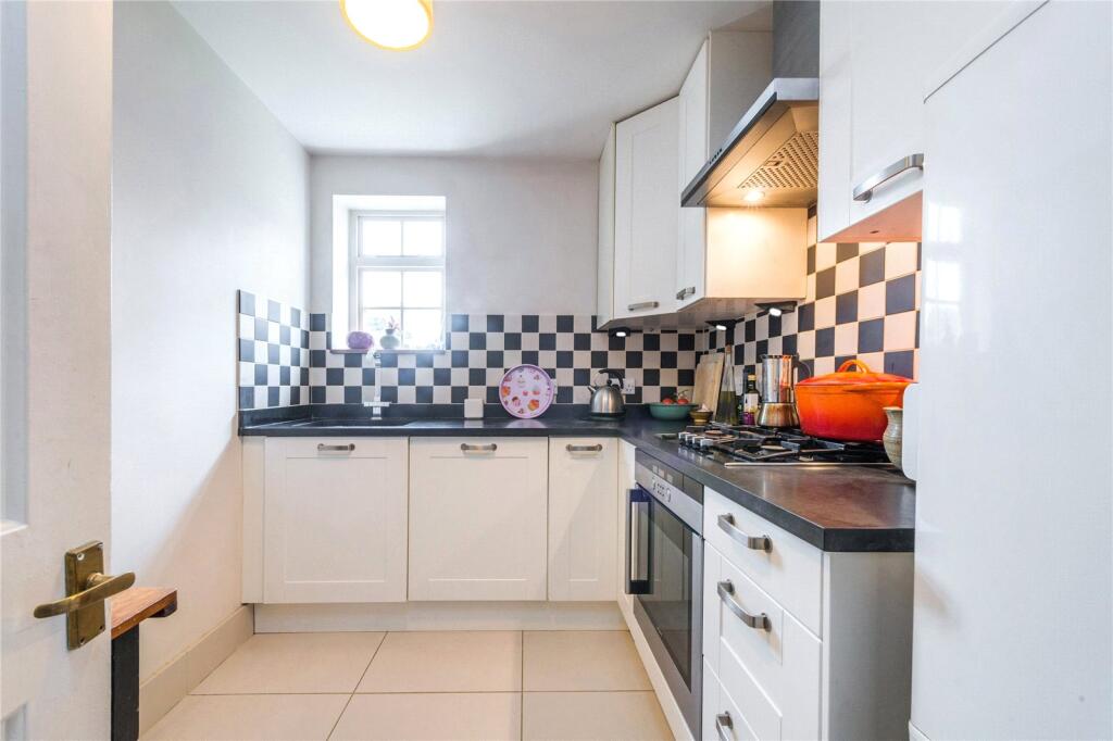 Apartment in London, Stroud Green - View 3