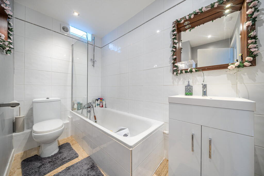 Apartment in Tunbridge Wells, Kent - More