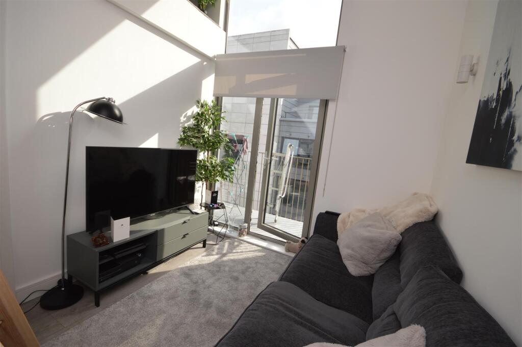 Apartment in Sheffield, South Yorkshire - View 3