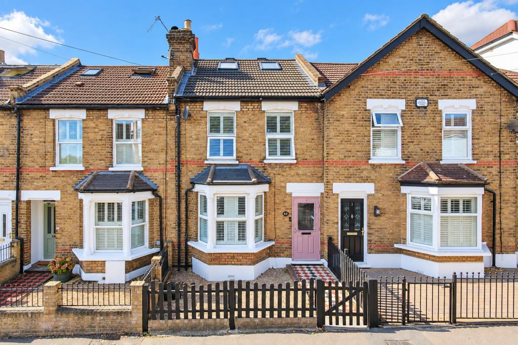 House in Woodford Green, Woodford - View 3