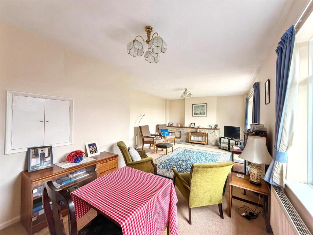 House in Eastbourne, Ratton Village - More