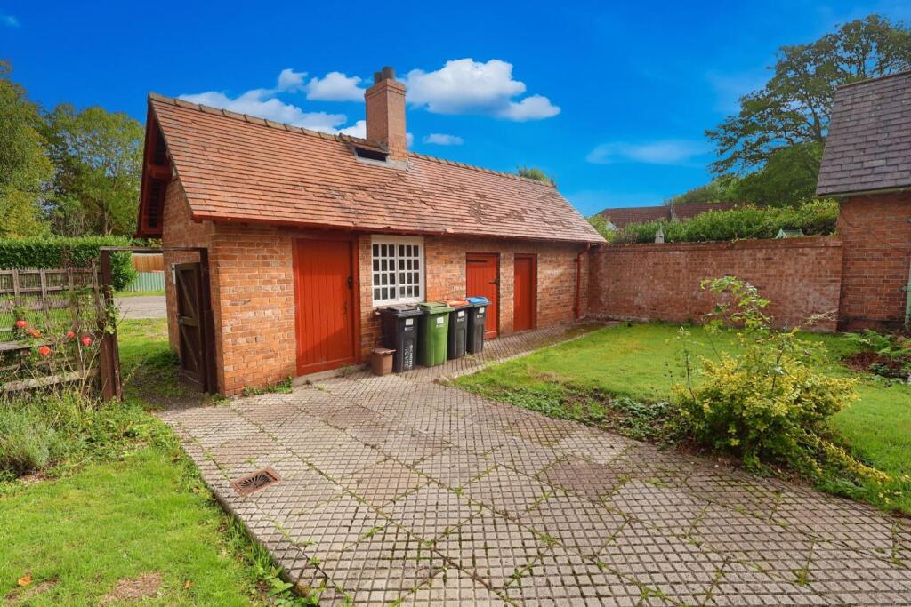 School House, Wrexham Road, Pulford photo 2