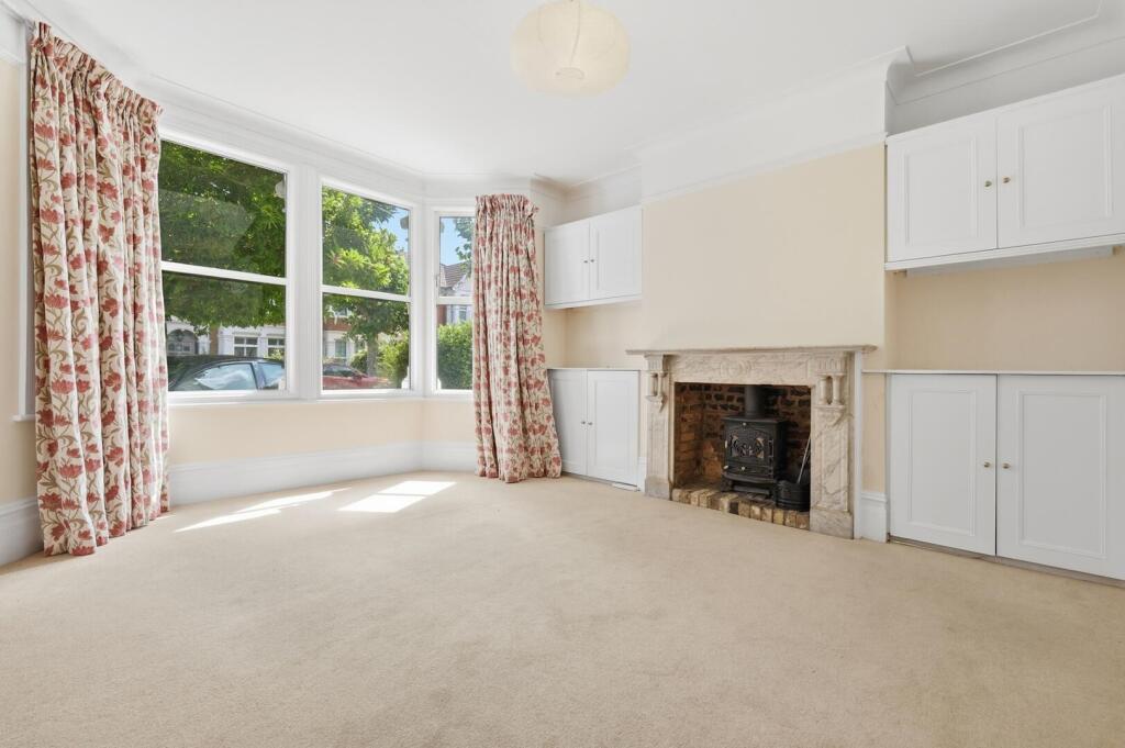 House in London, Aldersbrook, Redbridge - View 3
