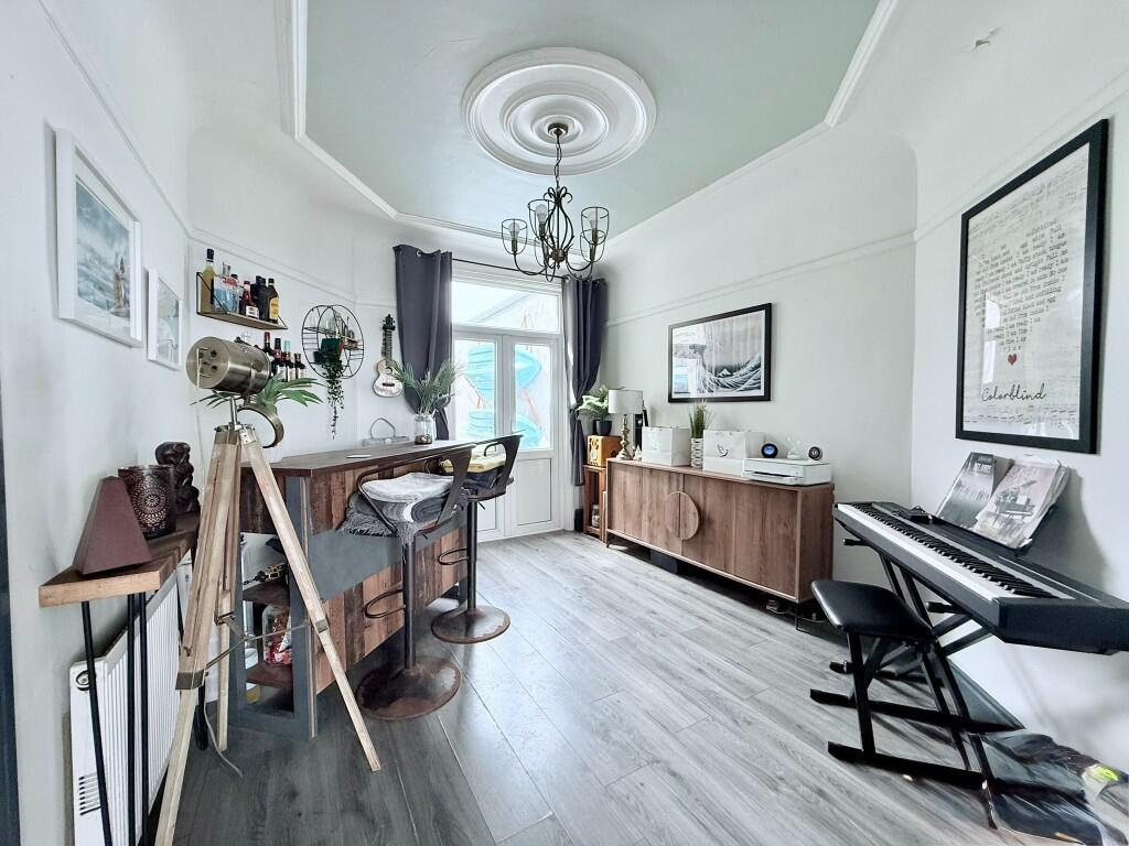 Shaftesbury Avenue, Thorpebay, Essex, SS1 photo 5