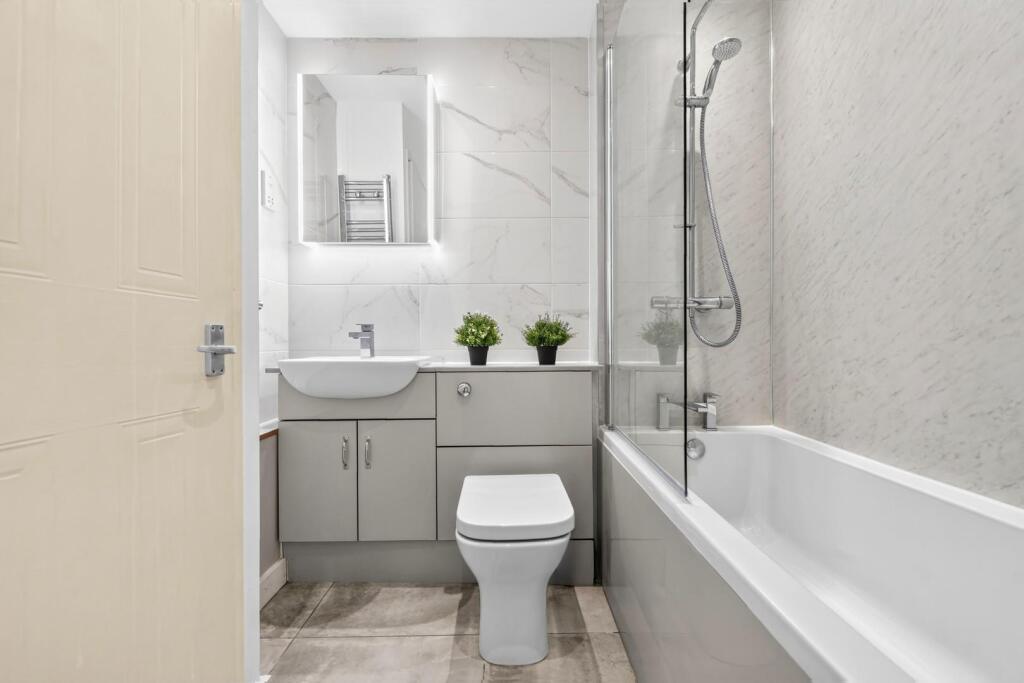 Apartment in London - View 5
