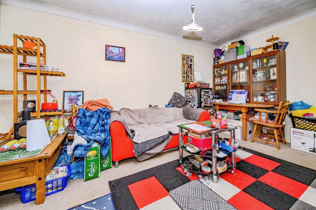 Hales Park Close, Hemel Hempstead photo 3