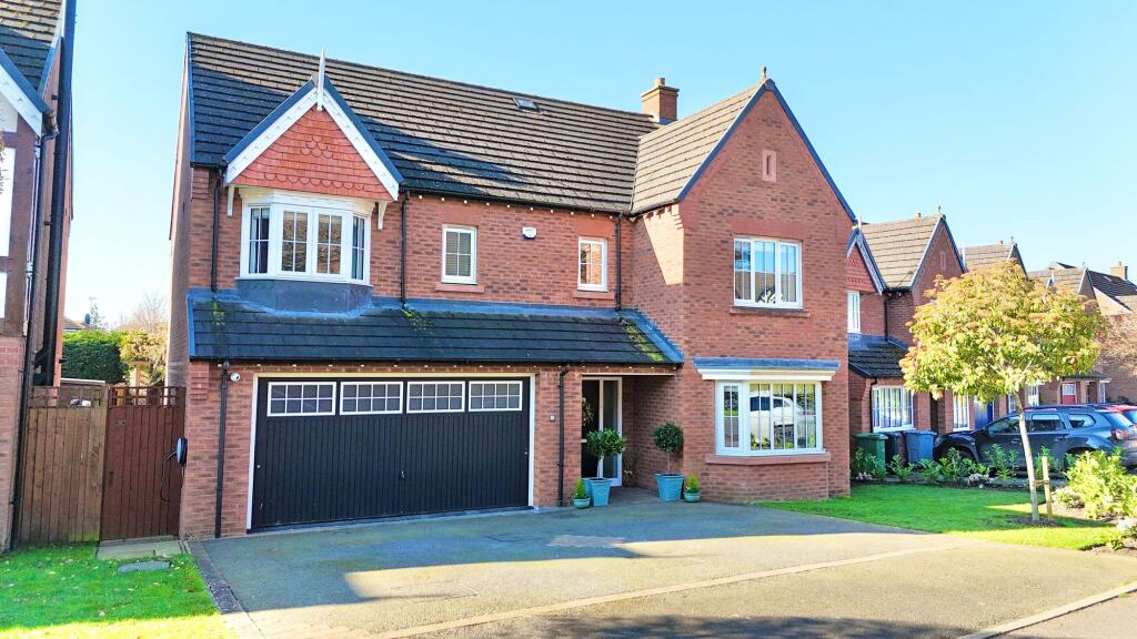 6-bed detached on Hastings Road, Nantwich, CW5, £550,000