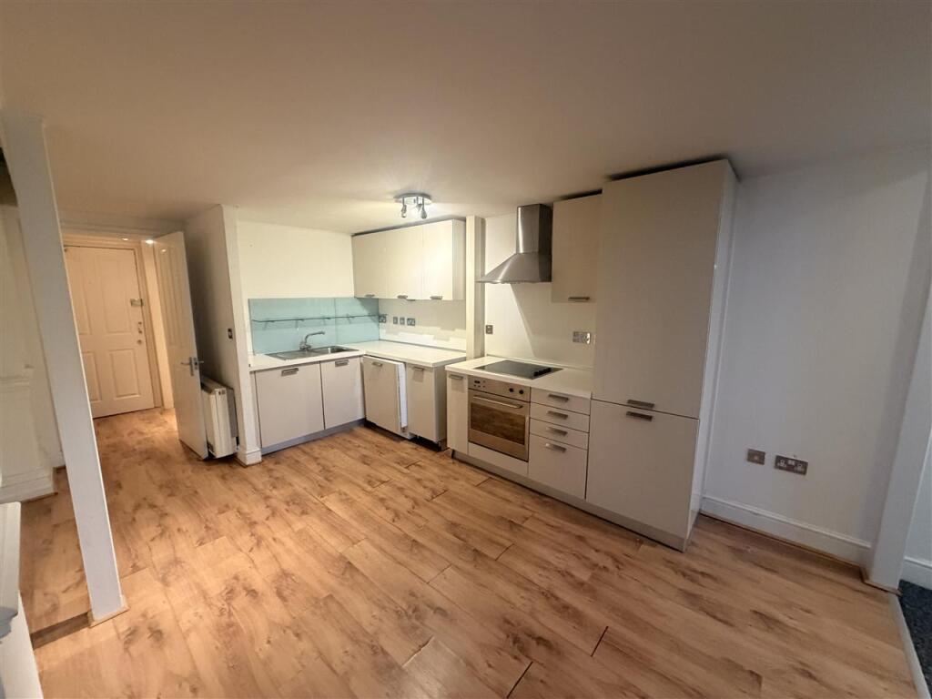 Apartment in Southampton, Eastern Docks, St Mary's - View 5