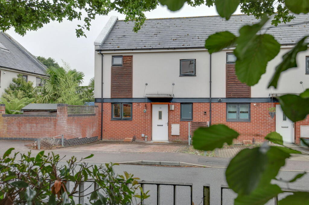 Main image of property: Oak Tree Gardens, Braintree