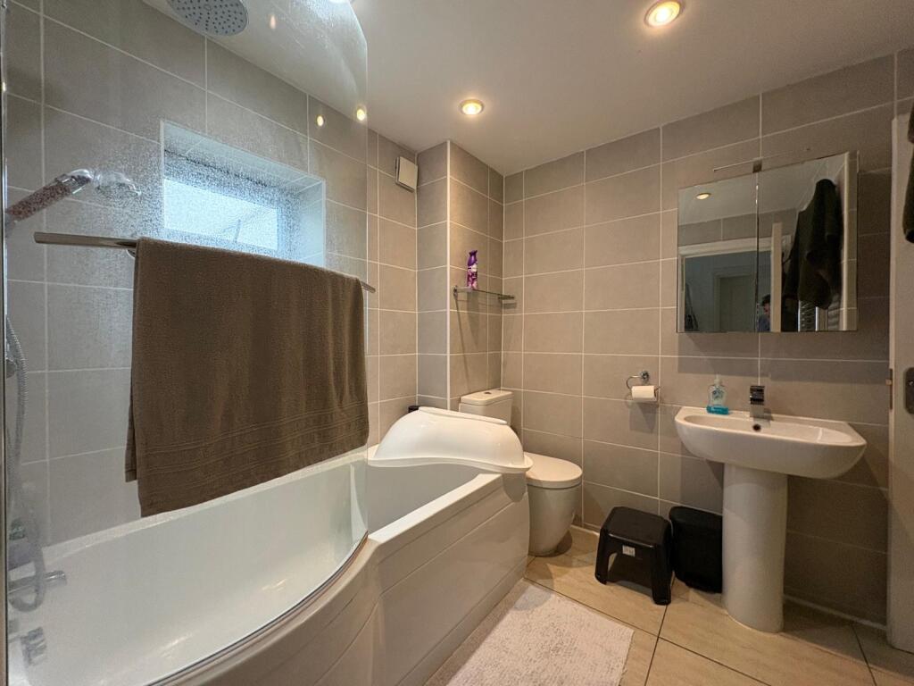 Apartment in Eastbourne, East Sussex - View 3