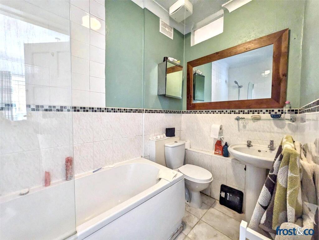 Apartment in Poole, Foxholes - More