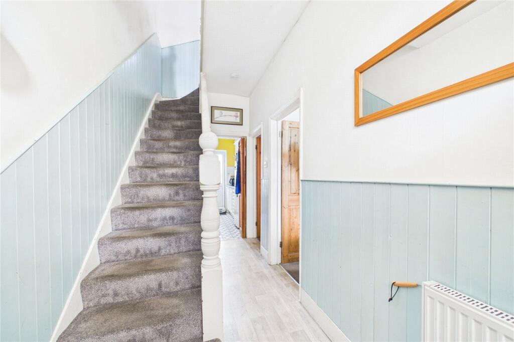House in Sutton - View 4