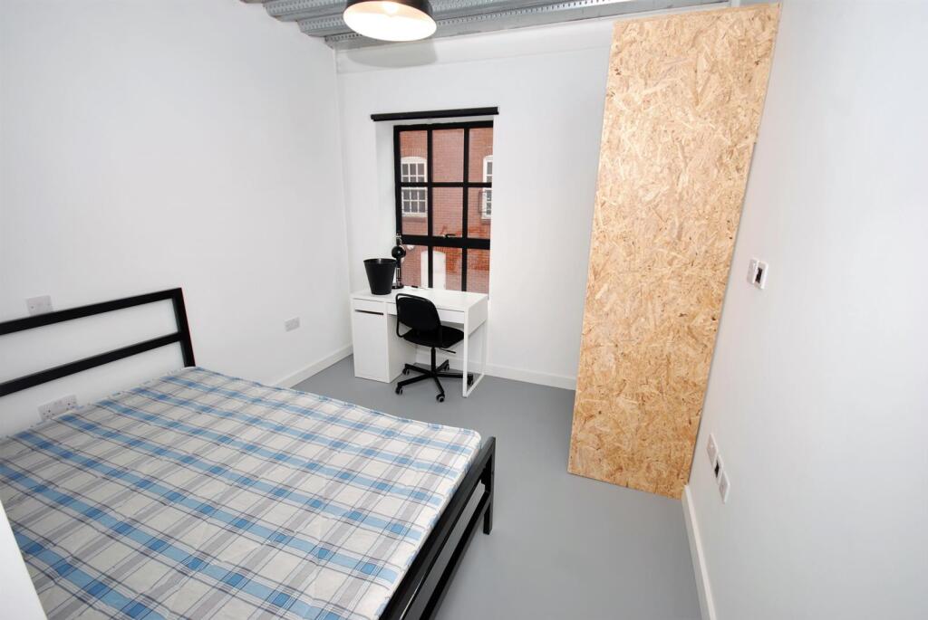 6 bedroom flat for rent
