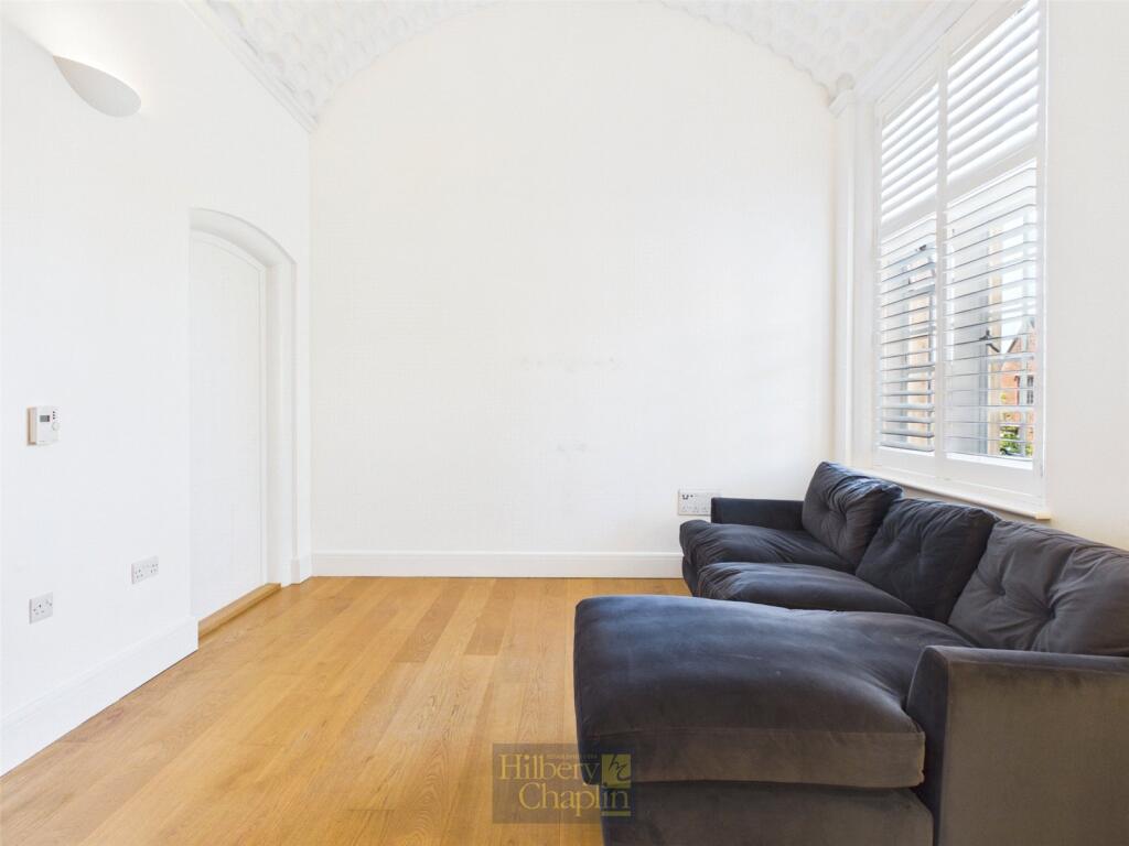 Apartment in Brentwood, Essex - View 5