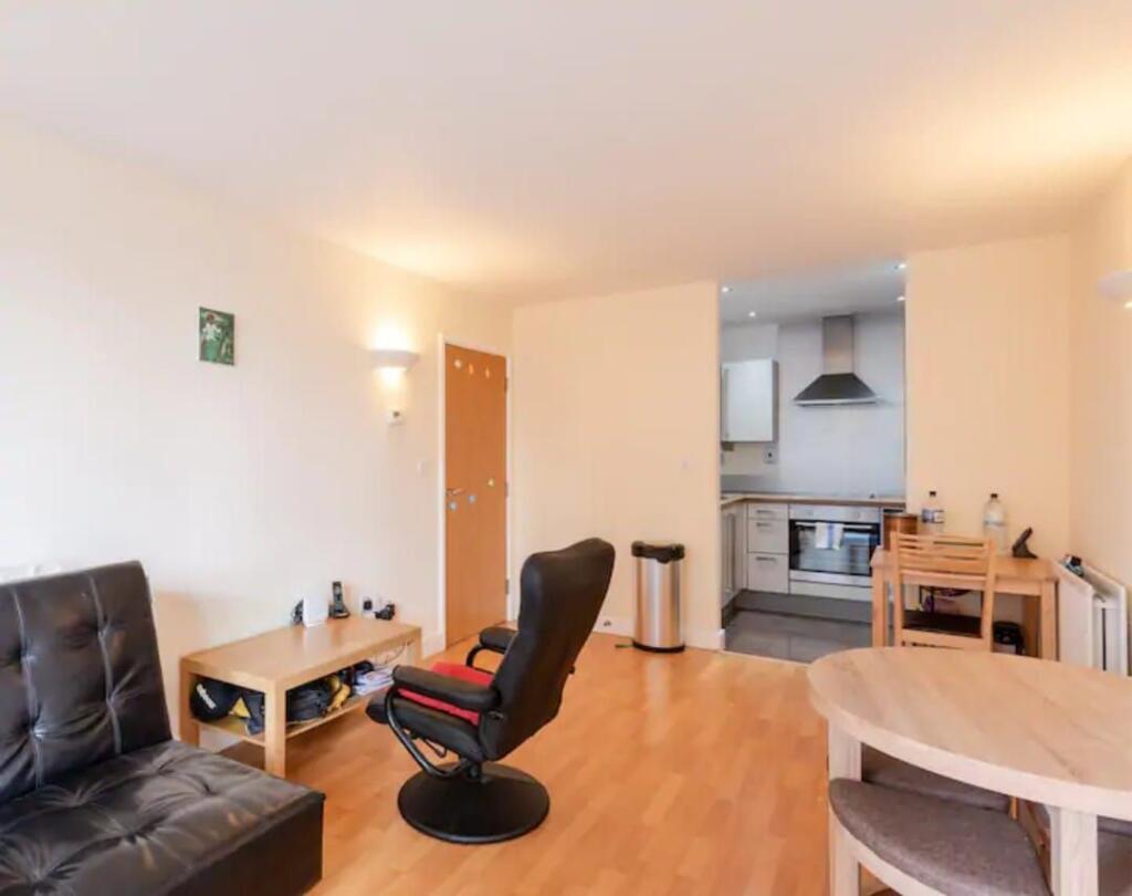 Main image of property: Proton Tower, Blackwall Way, Canary Wharf