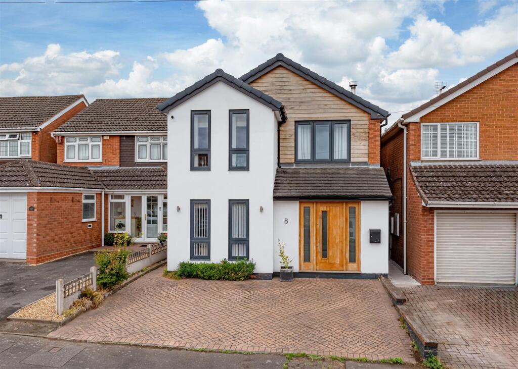 3-bed detached on 8 Banbery Drive, Wombourne, Wolverhampton, £440,000