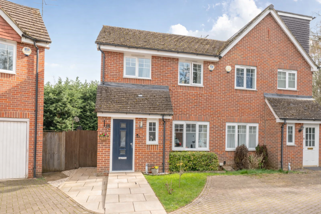3-bed semi-detached on Apple Dene, Bramley, £425,000