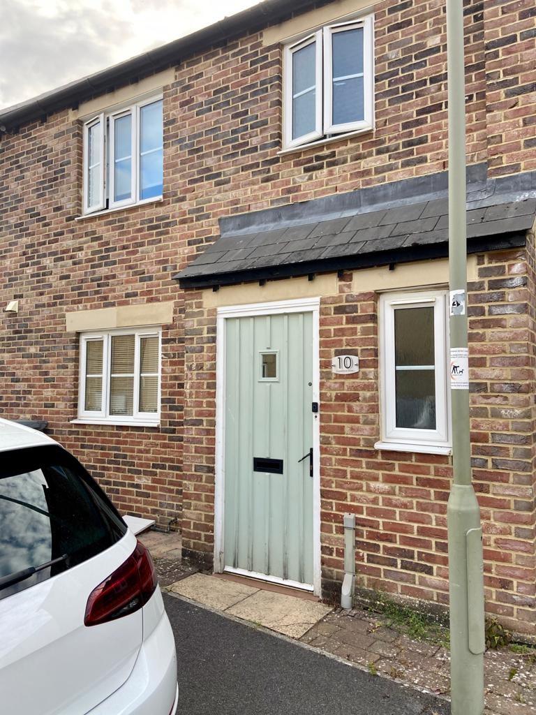 Main image of property: Appleford Drive, Carterton, Oxfordshire, OX18