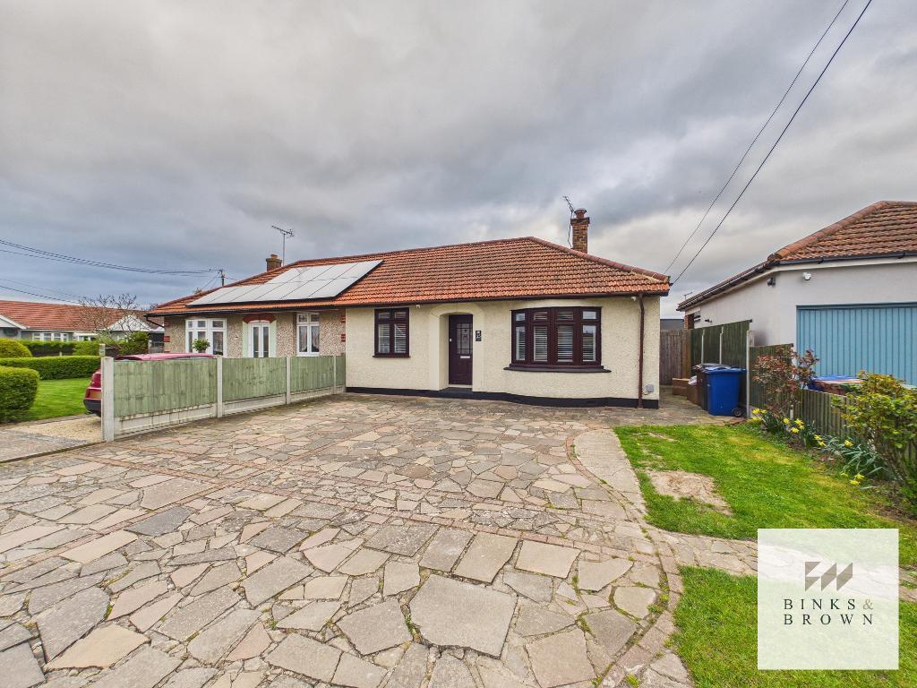 Main image of property: Giffords Cross Avenue, Corringham, Essex, SS17 7NQ
