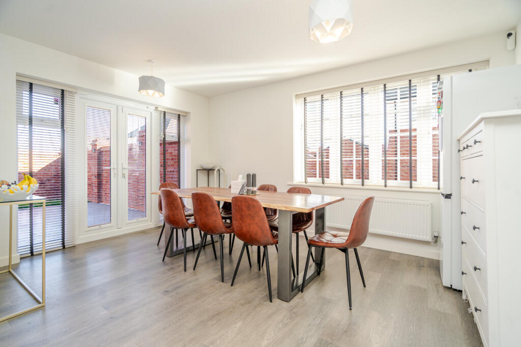 House in Milton Keynes, Eagle Farm, Wavendon - View 4