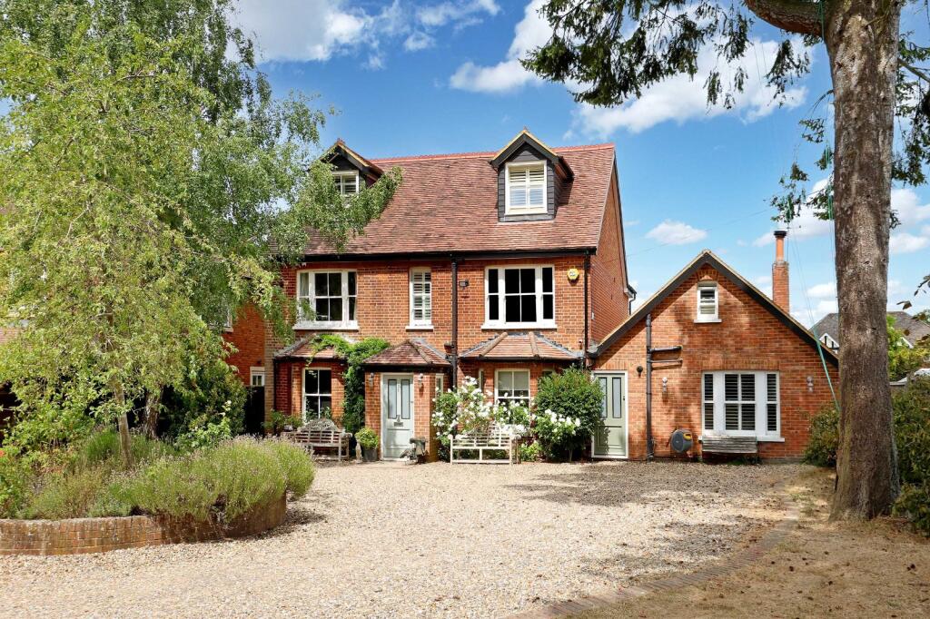 Main image of property: Poyle Lane, Burnham, Buckinghamshire, SL1