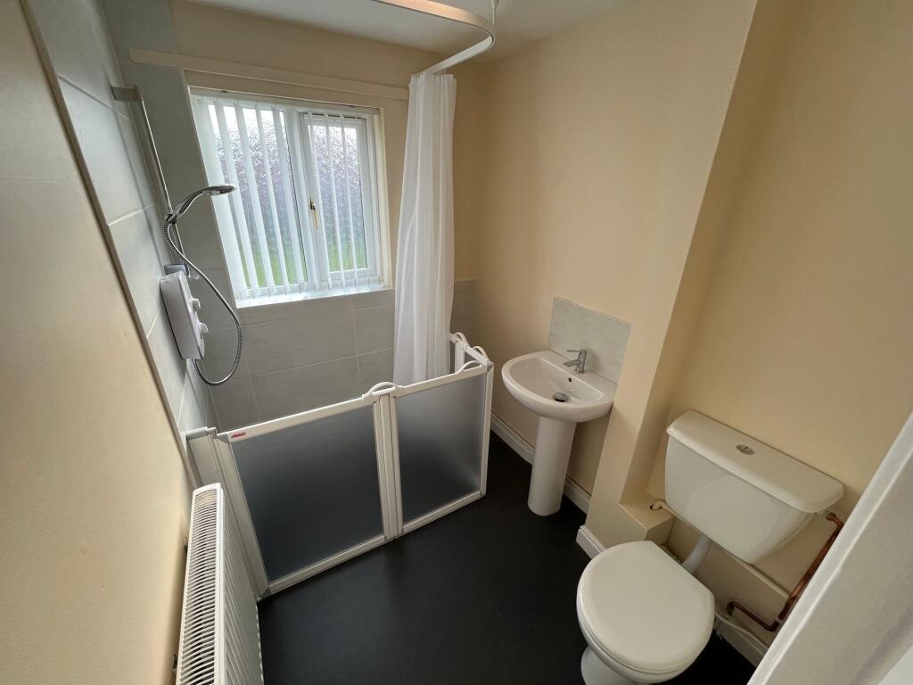 House in Burton-on-Trent, Shobnall - More