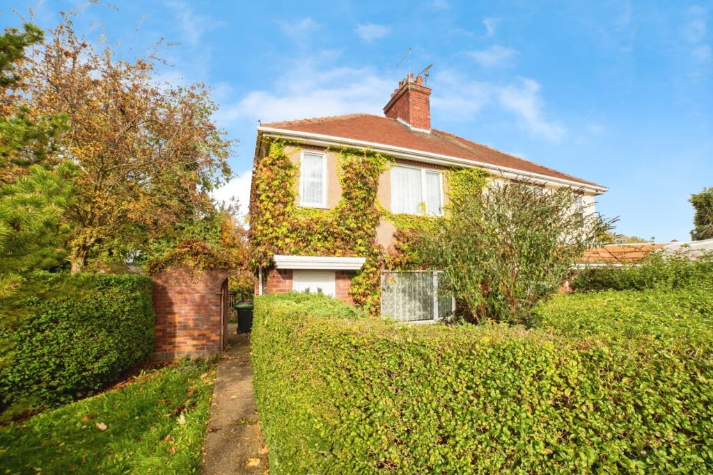Main image of property: The Crescent, Sutton-in-Ashfield, Nottinghamshire, NG17