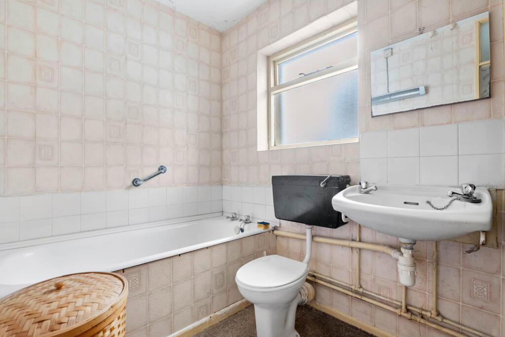 House in Worcester, Worcestershire - More