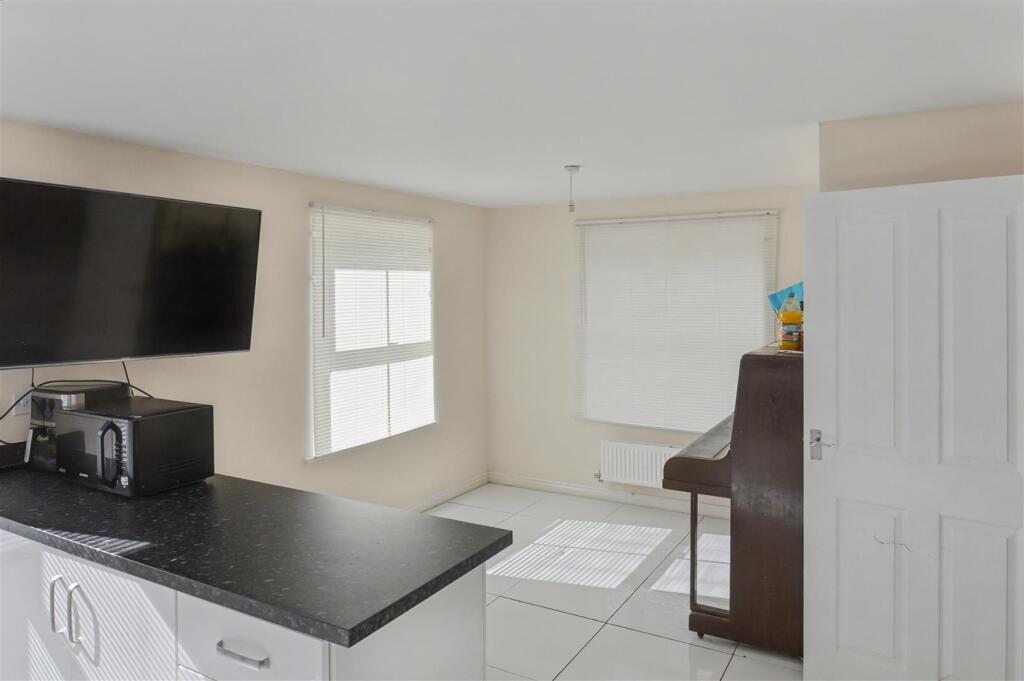 Whitmore Manor Close, Coventry photo 4