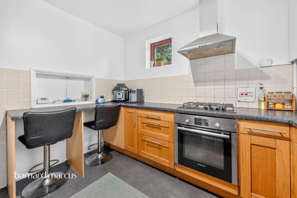 Apartment in Croydon - View 3