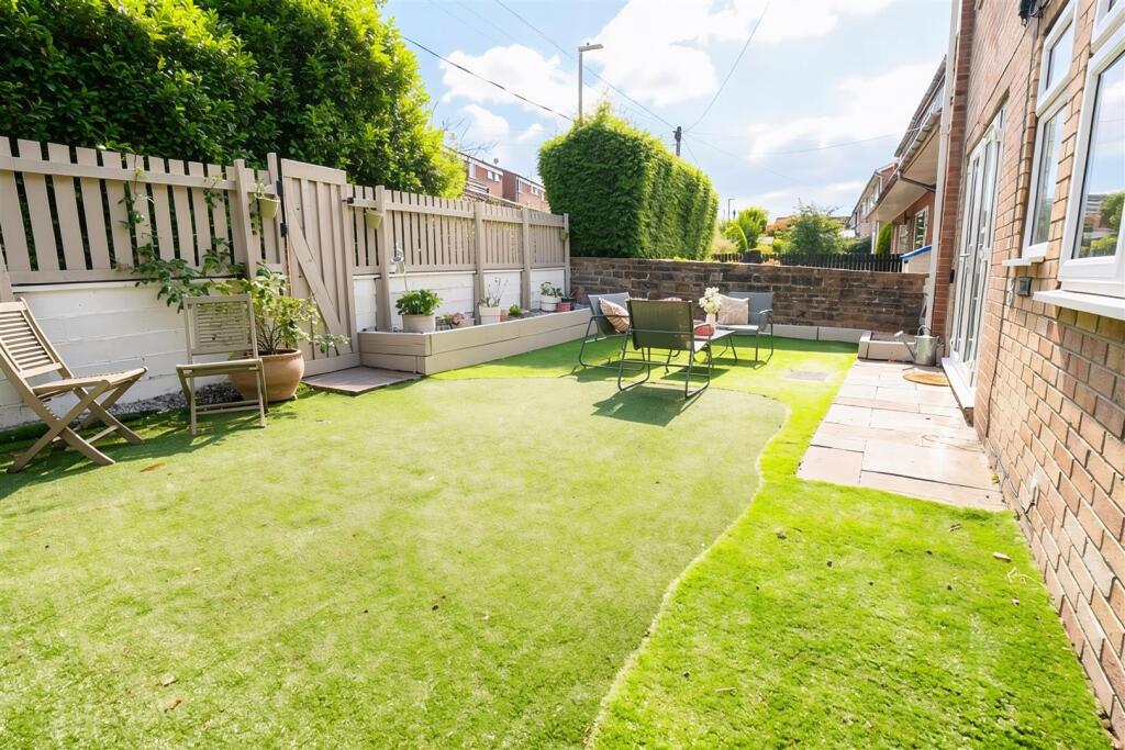 House in Calderdale, Hullenedge, Little Bradley - View 4