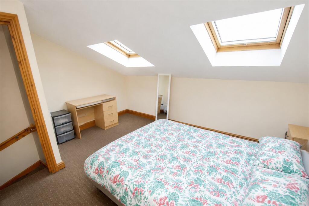 6 bedroom house for rent