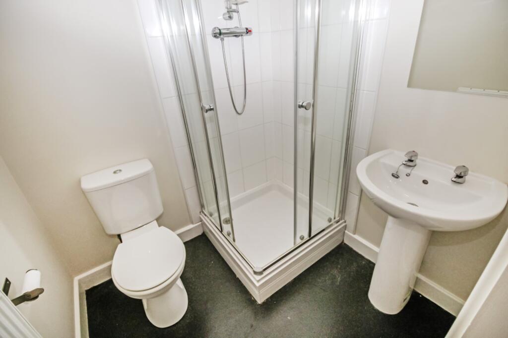 6 bedroom detached house for rent