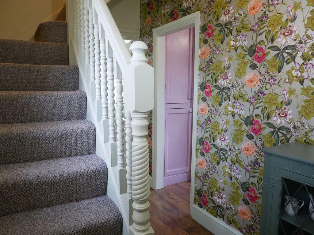 4 Croyde Close, Manchester photo 3