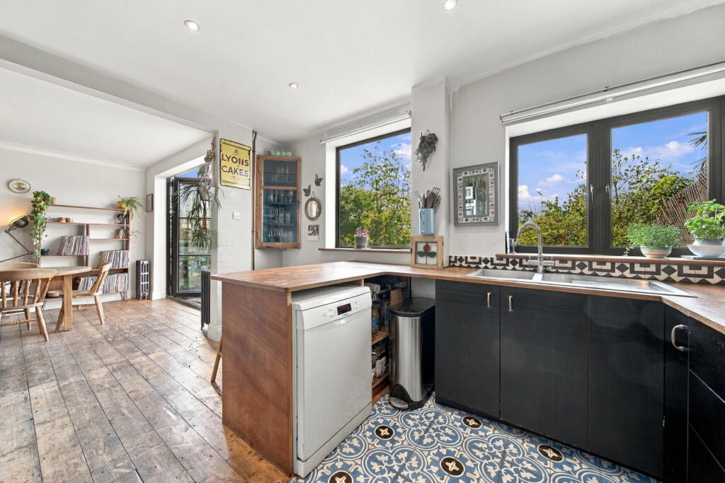 House in London, Willesden Green, Harlesden - View 5