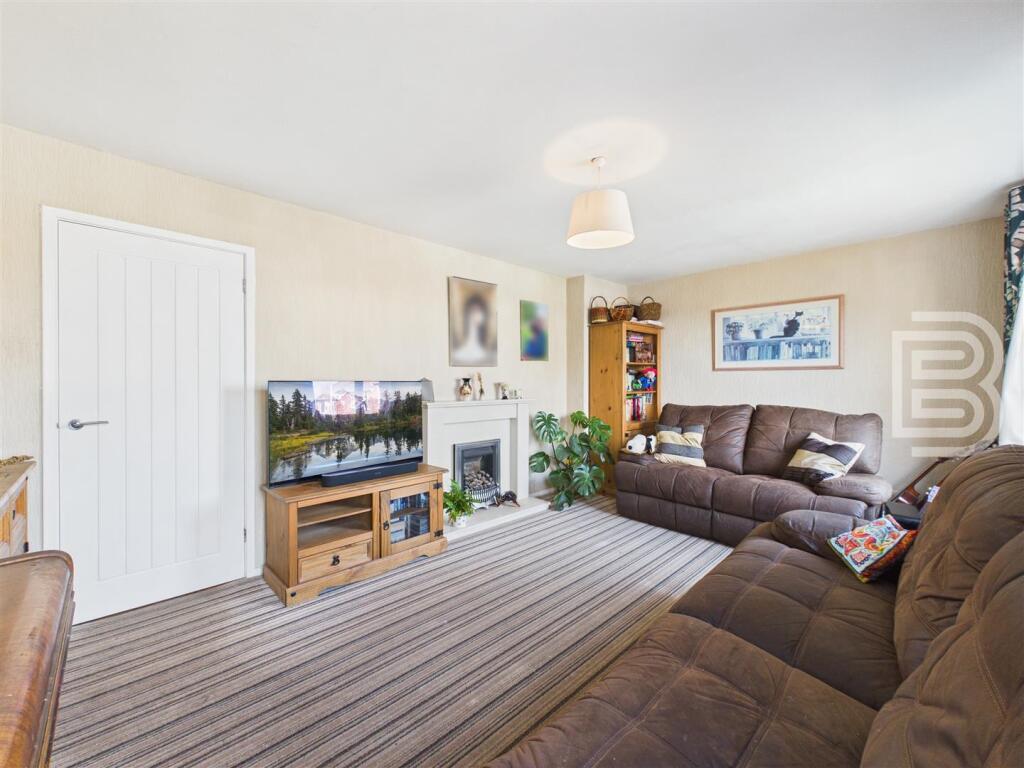 Anson Close, Rugby photo 4