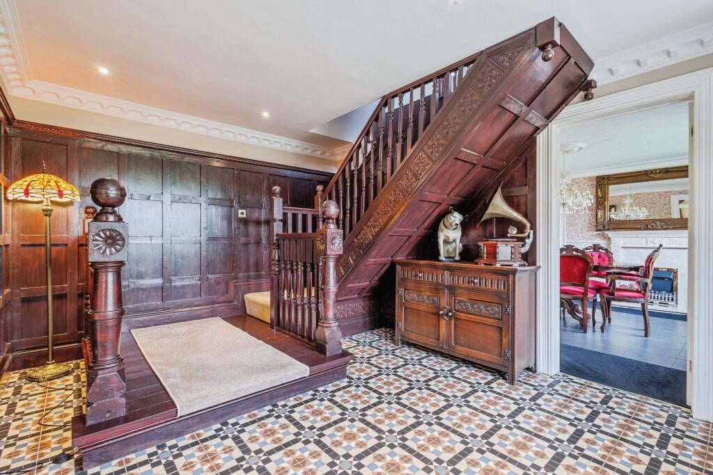 7 bed detached - Ruddymead, Clevedon, BS21 image 2