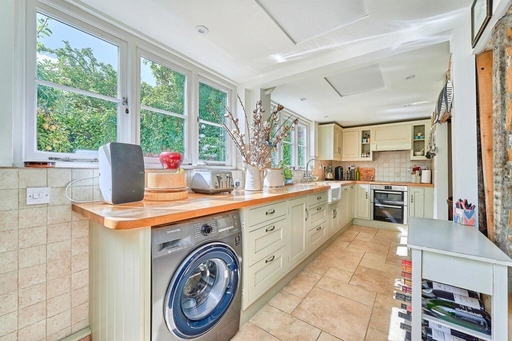 Walden Road, Littlebury, Saffron Walden - More