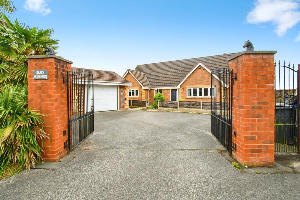4-bed house on Black Moss Court, Radcliffe, Manchester, Greater Manchester, M26, £410,000
