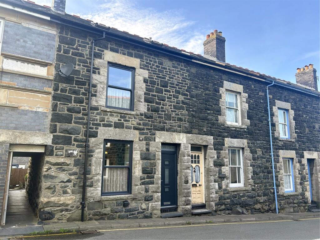 Main image of property: Llwyngwril, Gwynedd, LL37