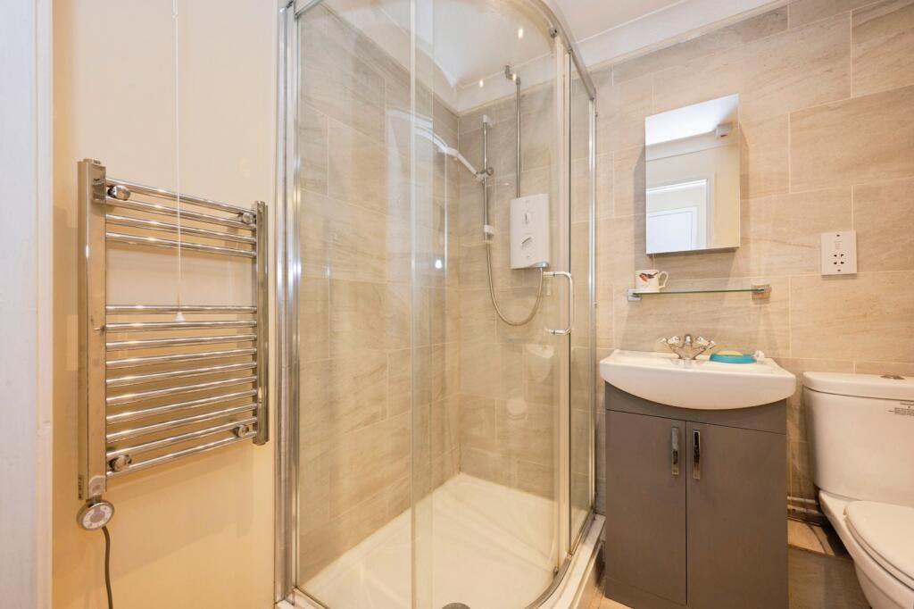 Apartment in Waverley, Haslemere - View 5