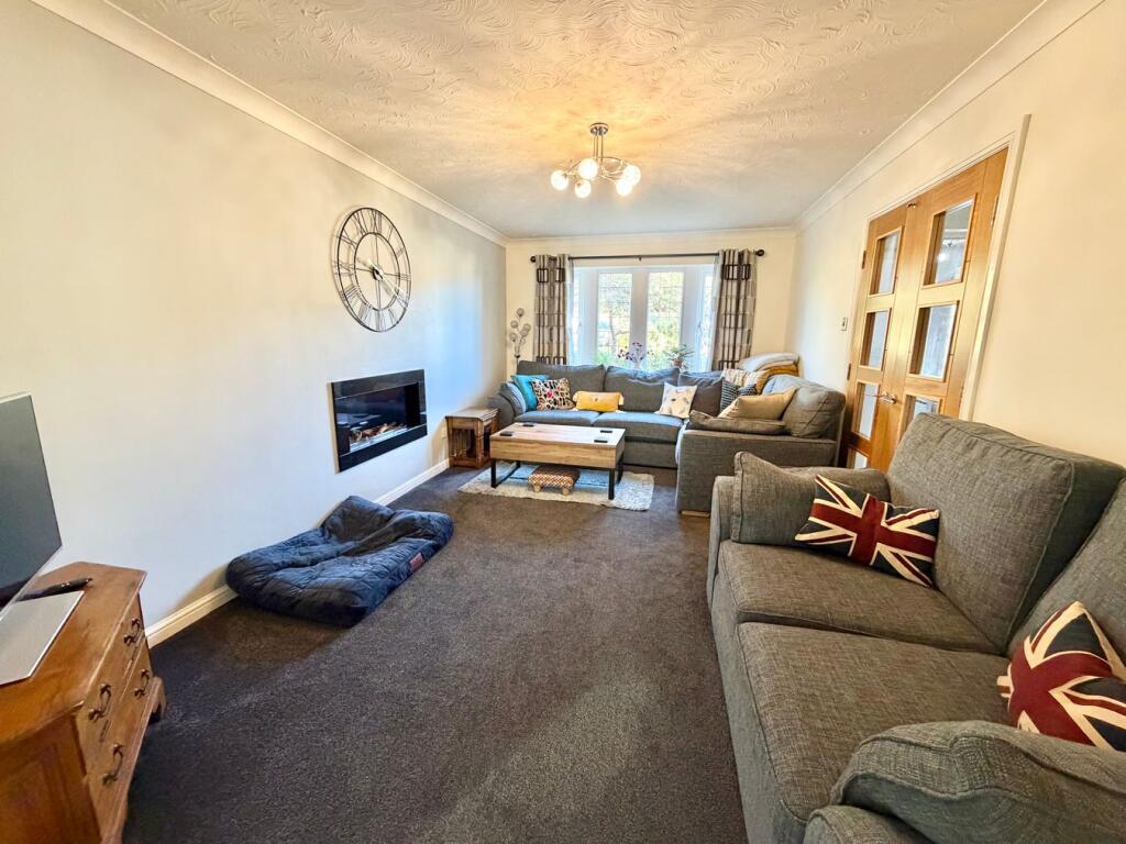 House in Bradford, Lane End, Keighley - View 2