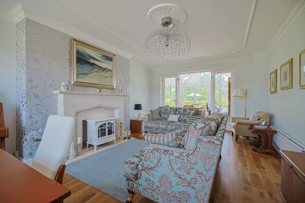 House in Llandeilo, Dyffryn Cennen - More