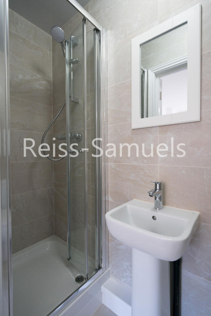 6 bedroom semi-detached house for rent
