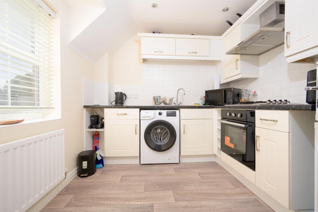Burdock Way, Desborough, Kettering photo 4