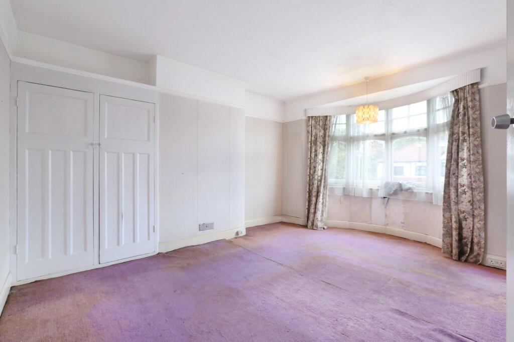 House in Bromley - More