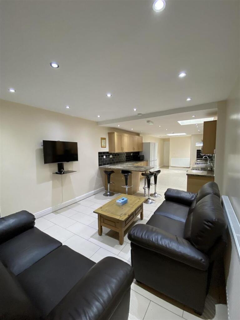 6 bedroom house for rent