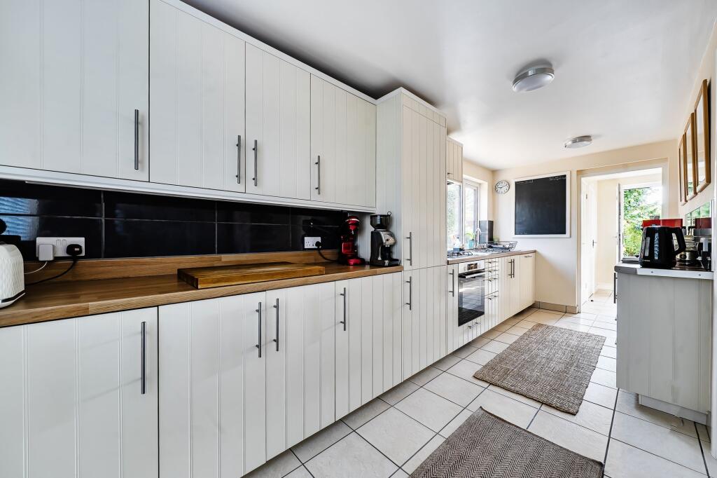 House in Hart, Odiham - View 3