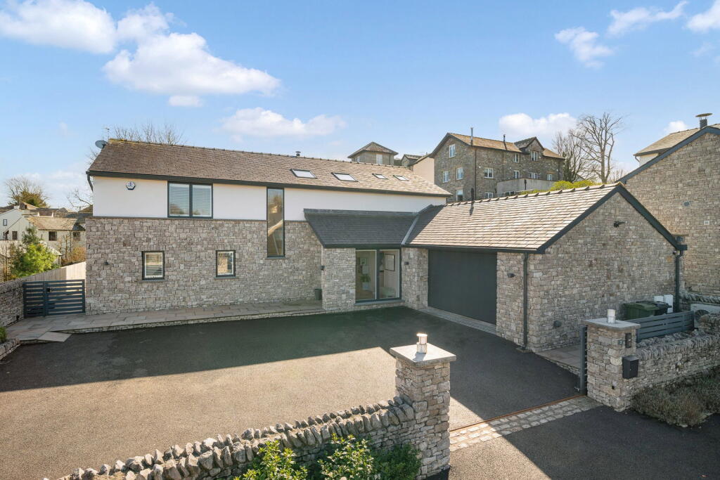 Main image of property: 2 Lowgate, Kirkby Lonsdale, LA6 2FY